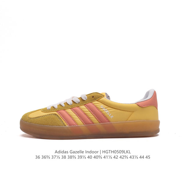 阿迪达斯 Adidas Originals Gazelle Indoor 复古三叶草防滑透明橡胶板鞋经典运动鞋。这款经典鞋,忠于原版设计,缀撞色三条纹和鞋跟饰片