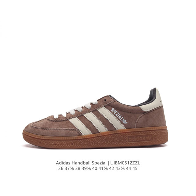 阿迪达斯 Adidas Handball Spezial 三叶草学院风复古休闲板鞋 德训鞋 橡胶底柔软皮革经典运动鞋板鞋。圆头、缝合拼接设计、正面绑带、鞋舌部位