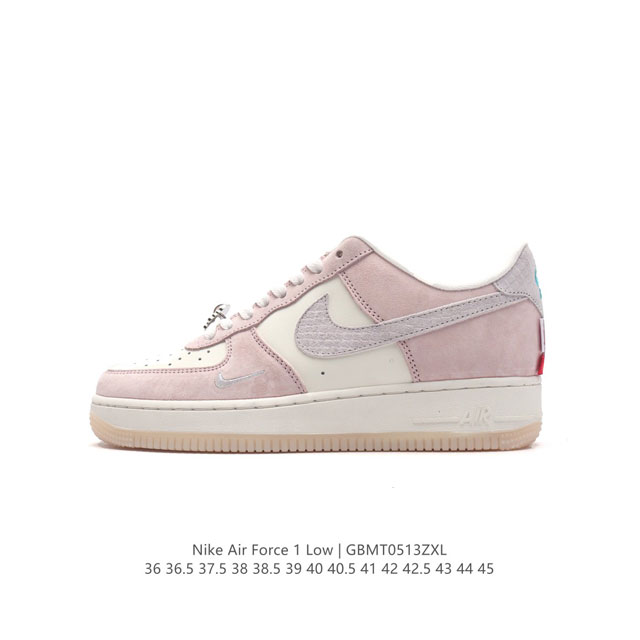 耐克 Nike Air Force 1 '07 Low 空军一号含气垫 低帮百搭厚底增高休闲运动板鞋。柔软、弹性十足的缓震性能和出色的中底设计，横跨复古与现代的