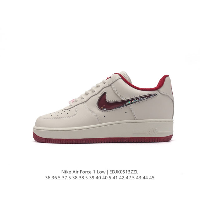 耐克 Nike Air Force 1 '07 Low 空军一号含气垫 低帮百搭厚底增高休闲运动板鞋。柔软、弹性十足的缓震性能和出色的中底设计，横跨复古与现代的