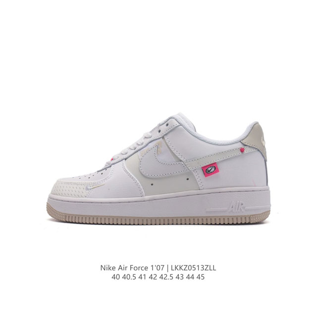 耐克 Nike Air Force 1 '07 Low 空军一号含气垫 低帮百搭厚底增高休闲运动板鞋。柔软、弹性十足的缓震性能和出色的中底设计，横跨复古与现代的