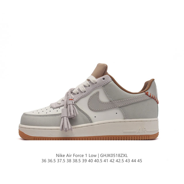 耐克 Nike Air Force 1 '07 Low 空军一号含气垫 低帮百搭厚底增高休闲运动板鞋。柔软、弹性十足的缓震性能和出色的中底设计，横跨复古与现代的