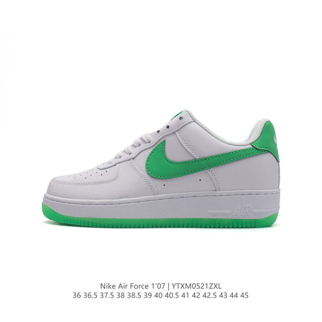 耐克 Nike Air Force 1 '07 Low 空军一号低帮百搭厚底增高休闲运动板鞋。柔软、弹性十足的缓震性能和出色的中底设计，横跨复古与现代的外型结合