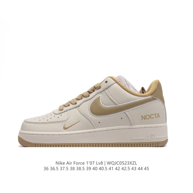 耐克 Nike Air Force 1 '07 Low 空军一号含气垫 低帮百搭厚底增高休闲运动板鞋。柔软、弹性十足的缓震性能和出色的中底设计，横跨复古与现代的