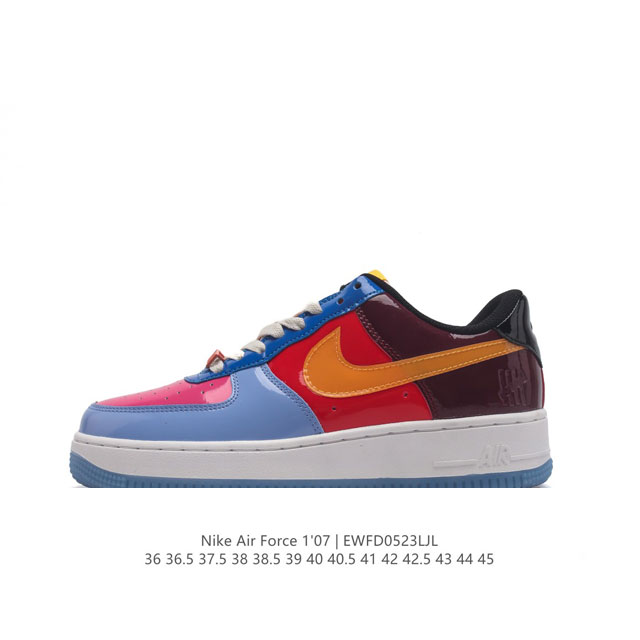 耐克 Nike Air Force 1 '07 Low 空军一号含气垫 低帮百搭厚底增高休闲运动板鞋。柔软、弹性十足的缓震性能和出色的中底设计，横跨复古与现代的