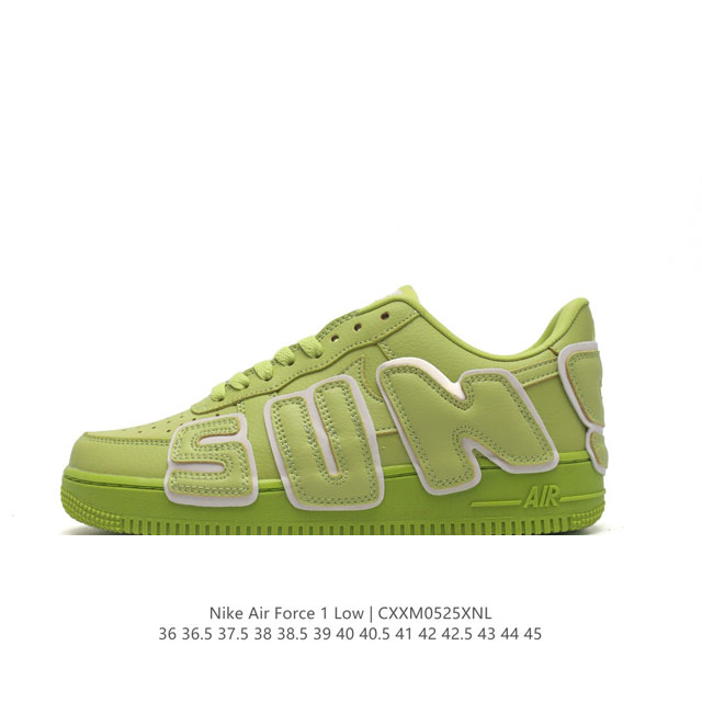 耐克 Nk Air Force 1'07 Low 联名款 3M反光 空军一号低帮休闲板鞋 ，鞋款鞋身以一袭浅绿色为主调，搭配皮革材质打造。外侧分别饰有 Sun