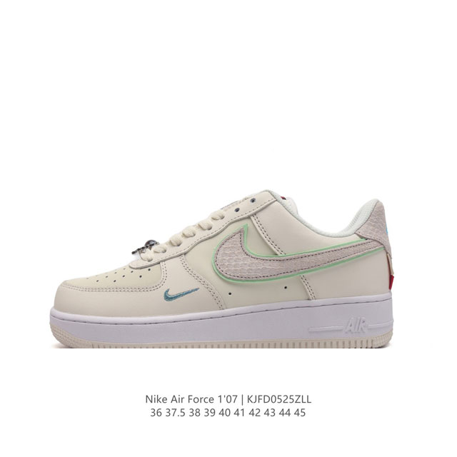 耐克 Nike Air Force 1 '07 Low 空军一号含气垫 低帮百搭厚底增高休闲运动板鞋。柔软、弹性十足的缓震性能和出色的中底设计，横跨复古与现代的