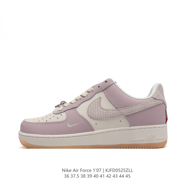 耐克 Nike Air Force 1 '07 Low 空军一号含气垫 低帮百搭厚底增高休闲运动板鞋。柔软、弹性十足的缓震性能和出色的中底设计，横跨复古与现代的