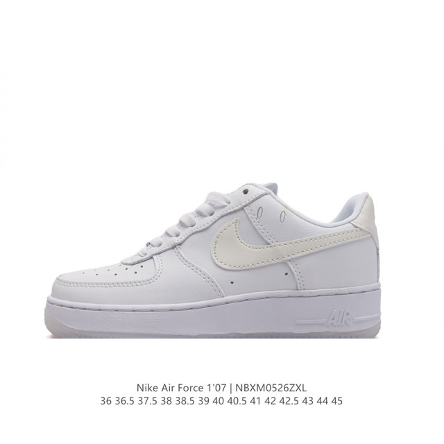 耐克 Nike Air Force 1 '07 Low 空军一号含气垫 低帮百搭厚底增高休闲运动板鞋。柔软、弹性十足的缓震性能和出色的中底设计，横跨复古与现代的