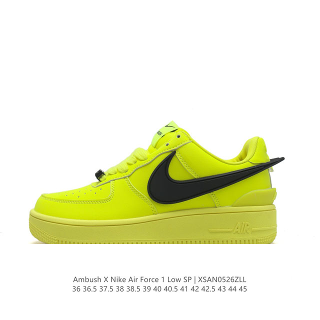 耐克 空军一号 Af1 低帮休闲板鞋 Ambush X Nk Air Force 1'07 Low Sp 空军一号联名标志性的swoosh延伸至鞋跟之外，鞋舌和