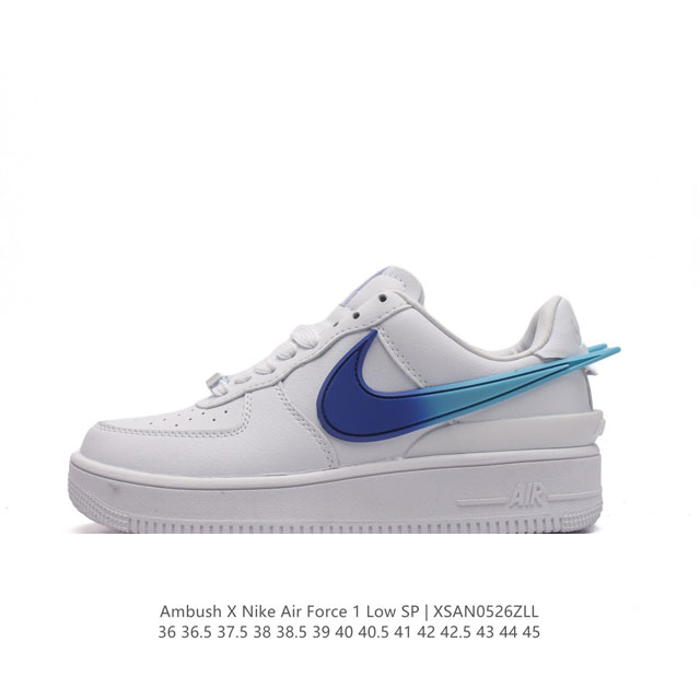 耐克 空军一号 Af1 低帮休闲板鞋 Ambush X Nk Air Force 1'07 Low Sp 空军一号联名标志性的swoosh延伸至鞋跟之外，鞋舌和