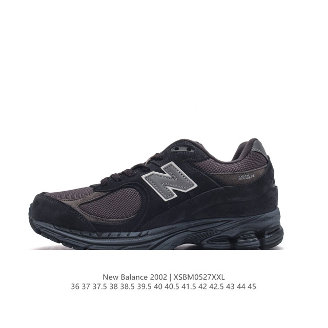 新百伦 New Balance 2002R 跑鞋 男女运动鞋 潮老爹鞋。沿袭了面世之初的经典科技，以 Encap 中底配以升级版 N-Ergy 缓震物料。鞋面则