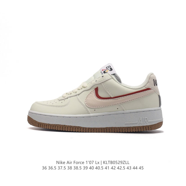 耐克 Nike Air Force 1 ’07 空军一号 Af 1 低帮 厚底增高百搭 休闲运动板鞋。柔软、弹性十足的缓震性能和出色的中底设计，横跨复古与现代的