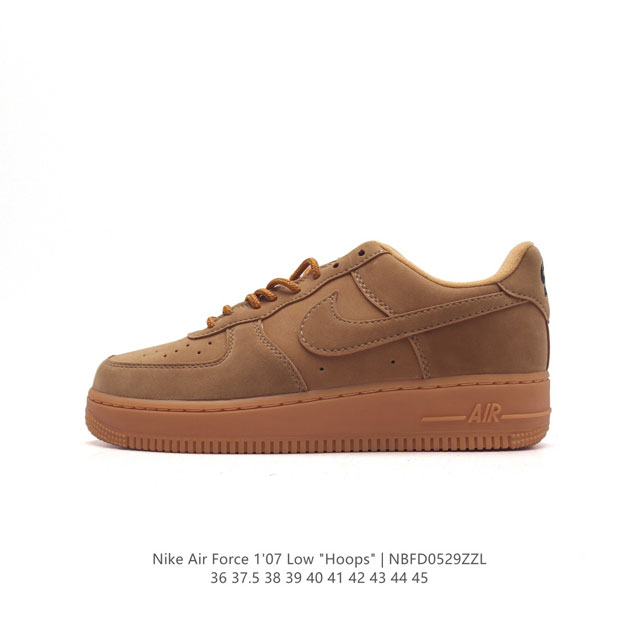 耐克 Nike Air Force 1 '07空军一号经典篮球鞋休闲运动鞋 穿上 Air Force 1 '07 运动鞋革新经典篮球鞋，助你踢踩跳跺、滑步旋转，