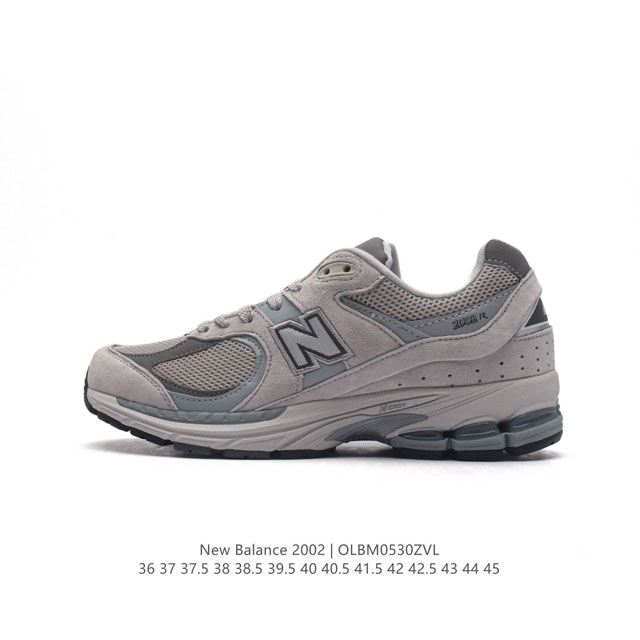 新百伦 New Balance 2002R 跑鞋 男女运动鞋 潮老爹鞋。沿袭了面世之初的经典科技，以 Encap 中底配以升级版 N-Ergy 缓震物料。鞋面则