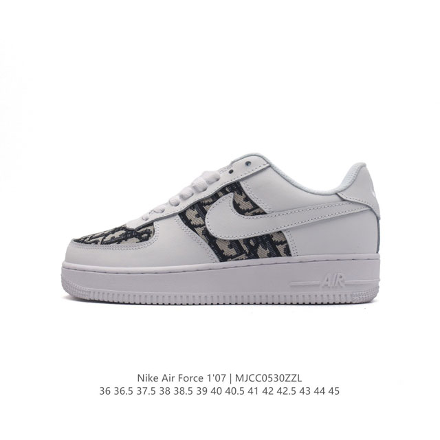 耐克 Nike Air Force 1 '07 Low 空军一号含气垫 低帮百搭厚底增高休闲运动板鞋。柔软、弹性十足的缓震性能和出色的中底设计，横跨复古与现代的