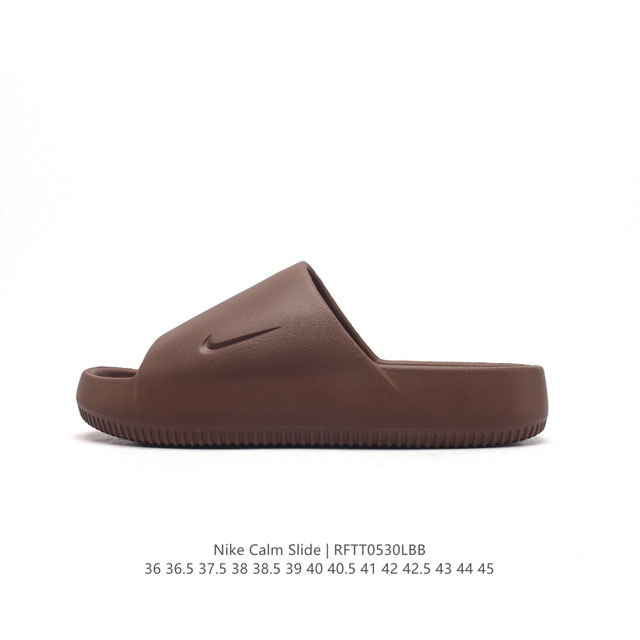 耐克 Nike Calm Slide 经典运动拖鞋时尚厚底增高男女一字拖鞋 沙滩鞋，拖鞋的外观十分吸引人，融合了舒适与时尚的元素，延续了简约独特的美学风尚，一体