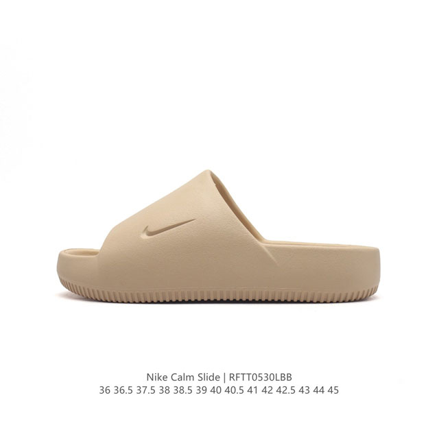 耐克 Nike Calm Slide 经典运动拖鞋时尚厚底增高男女一字拖鞋 沙滩鞋，拖鞋的外观十分吸引人，融合了舒适与时尚的元素，延续了简约独特的美学风尚，一体