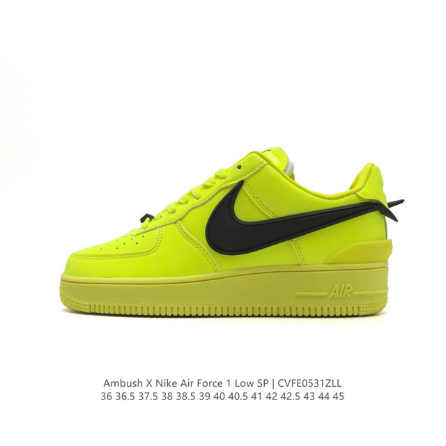 耐克 空军一号 Af1 低帮休闲板鞋 Ambush X Nk Air Force 7 Low Sp 空军一号联名标志性的swoosh延伸至鞋跟之外，鞋舌和鞋垫上