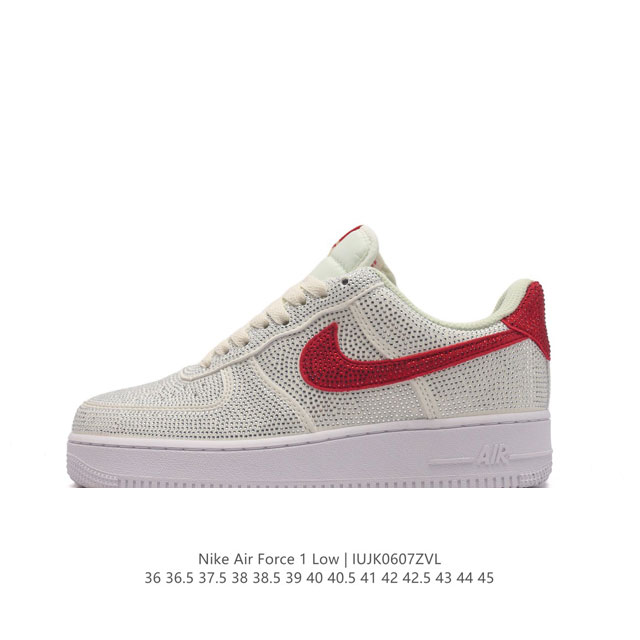 耐克 Nike Air Force 1 '07 Low 空军一号含气垫 满钻 低帮百搭厚底增高休闲运动板鞋。柔软、弹性十足的缓震性能和出色的中底设计，横跨复古与