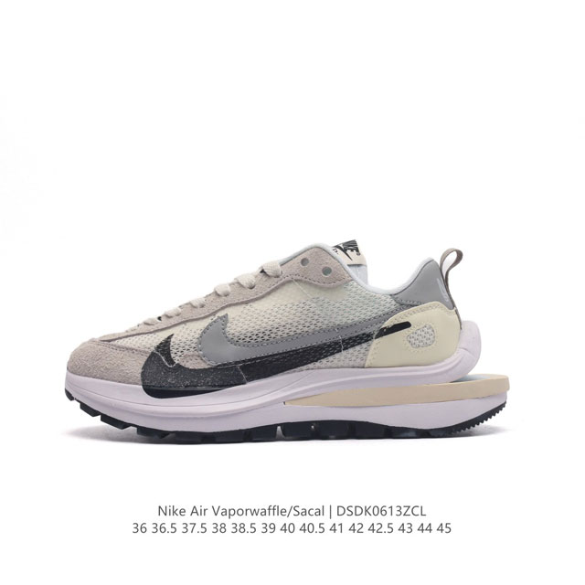 真标 耐克 Sacai X Nike Vaporwaffle 华夫三代3.0 走秀重磅联名款运动鞋 。鞋款由pegasus与vaporfly两款鞋型的设计元素共