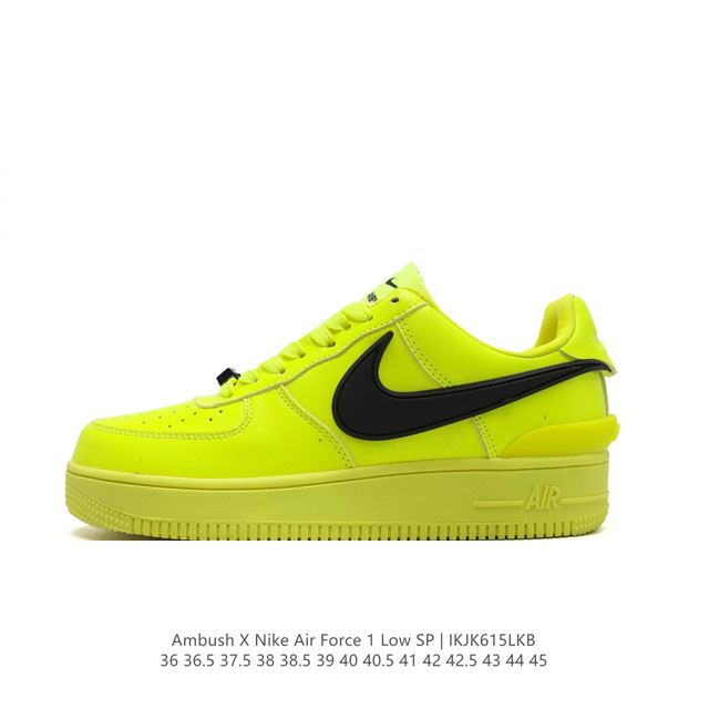 耐克 空军一号 Af1 低帮休闲板鞋 Ambush X Nk Air Force 1'07 Low Sp 空军一号联名标志性的swoosh延伸至鞋跟之外，鞋舌和