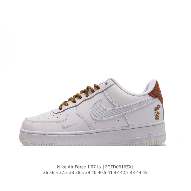 耐克 Nike Air Force 1 '07 Low 空军一号含气垫 低帮百搭厚底增高休闲运动板鞋。柔软、弹性十足的缓震性能和出色的中底设计，横跨复古与现代的