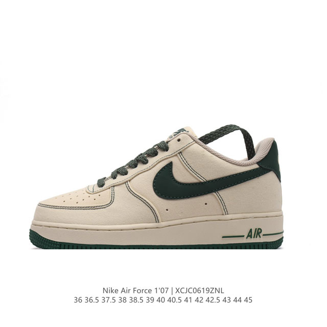 耐克 Nike Air Force 1 '07 Low 空军一号含气垫 低帮百搭厚底增高休闲运动板鞋。柔软、弹性十足的缓震性能和出色的中底设计，横跨复古与现代的