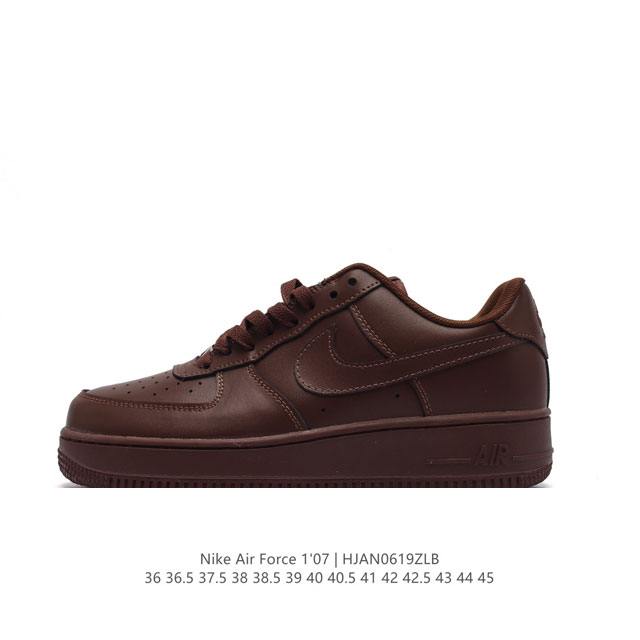 耐克 Nike Air Force 1 '07 Low 空军一号含气垫 低帮百搭厚底增高休闲运动板鞋。柔软、弹性十足的缓震性能和出色的中底设计，横跨复古与现代的