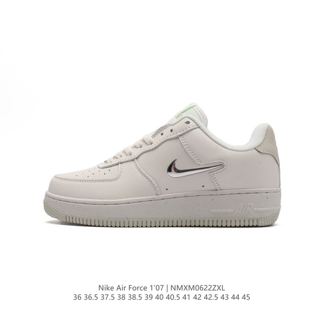 耐克 Nike Air Force 1 '07 Low 空军一号含气垫 低帮百搭厚底增高休闲运动板鞋。柔软、弹性十足的缓震性能和出色的中底设计，横跨复古与现代的