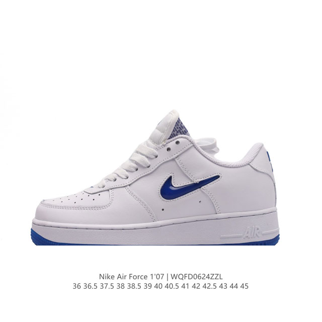 耐克 Nike Air Force 1 '07 Low 空军一号含气垫 低帮百搭厚底增高休闲运动板鞋。柔软、弹性十足的缓震性能和出色的中底设计，横跨复古与现代的