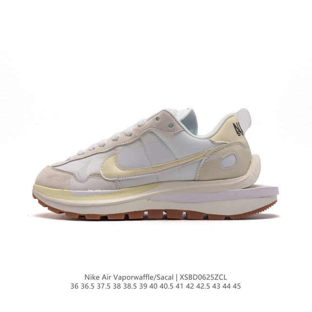 耐克 Sacai X NIKe vaporWaffle 华夫三代3.0 走秀重磅联名款运动鞋 。鞋款由Pegasus与VaporFly两款鞋型的设计元素共同构建