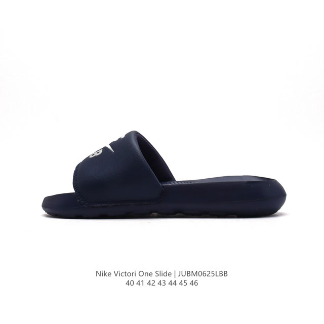 耐克 Nike VICTORI ONE SLIDE 耐克 夏季时尚舒适 高品质 一字拖鞋沙滩鞋拖鞋。采用全新柔软泡棉，响应灵敏，轻盈非凡，打造休闲舒适的穿着体验