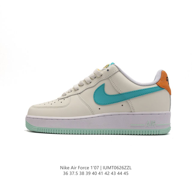 耐克 Nike Air Force 1 '07 Low 空军一号含气垫 低帮百搭厚底增高休闲运动板鞋。柔软、弹性十足的缓震性能和出色的中底设计，横跨复古与现代的