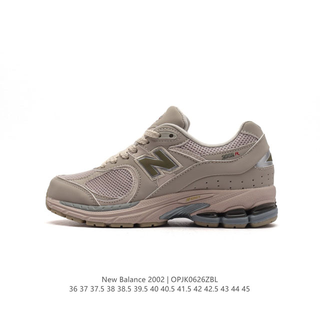 新百伦 New Balance 2002R 跑鞋 男女运动鞋 潮老爹鞋。沿袭了面世之初的经典科技，以 ENCAP 中底配以升级版 N-ERGY 缓震物料。鞋面则