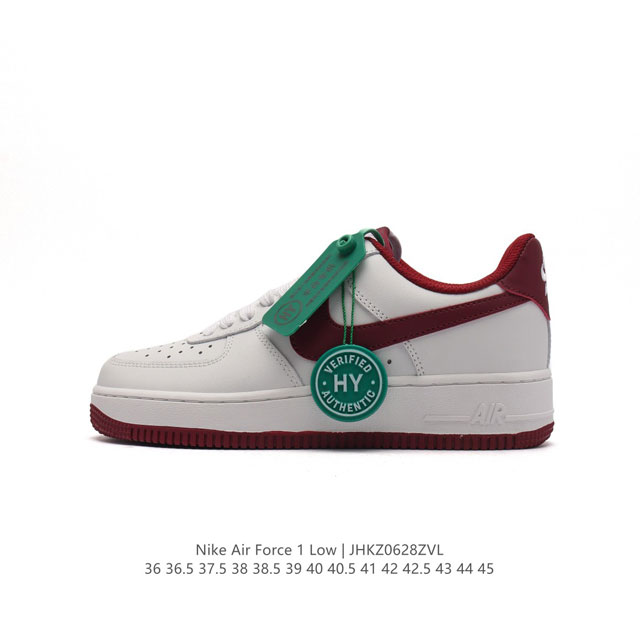 耐克 Nike Air Force 1 '07 Low 空军一号含气垫 低帮百搭厚底增高休闲运动板鞋。柔软、弹性十足的缓震性能和出色的中底设计，横跨复古与现代的