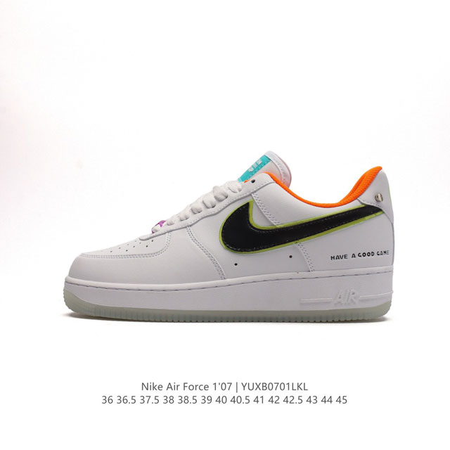 耐克 Nike Air Force 1 '07 Low 空军一号含气垫 低帮百搭厚底增高休闲运动板鞋。柔软、弹性十足的缓震性能和出色的中底设计，横跨复古与现代的