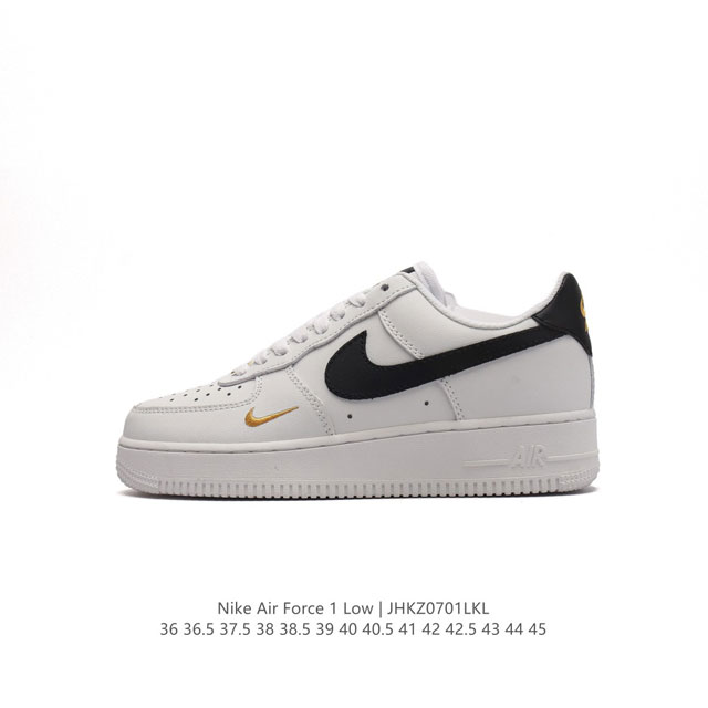 耐克 Nike Air Force 1 '07 Low 空军一号含气垫 低帮百搭厚底增高休闲运动板鞋。柔软、弹性十足的缓震性能和出色的中底设计，横跨复古与现代的