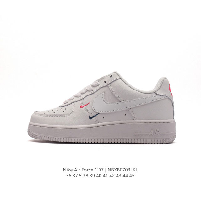 二层皮 耐克 Nike Air Force 1 '07 Low 空军一号含气垫 低帮百搭厚底增高休闲运动板鞋。柔软、弹性十足的缓震性能和出色的中底设计，横跨复古