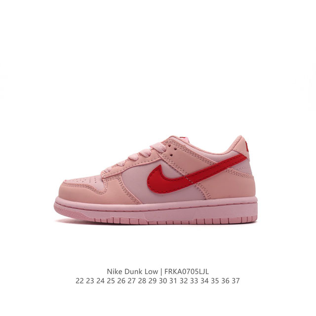 童鞋 耐克 Nike Sb Dunk Low Pro 儿童运动鞋复古板鞋。采用柔软皮革鞋面，经久耐穿，塑就如元年款 Dunk 般的复古质感。鞋头透气孔，搭配鞋口