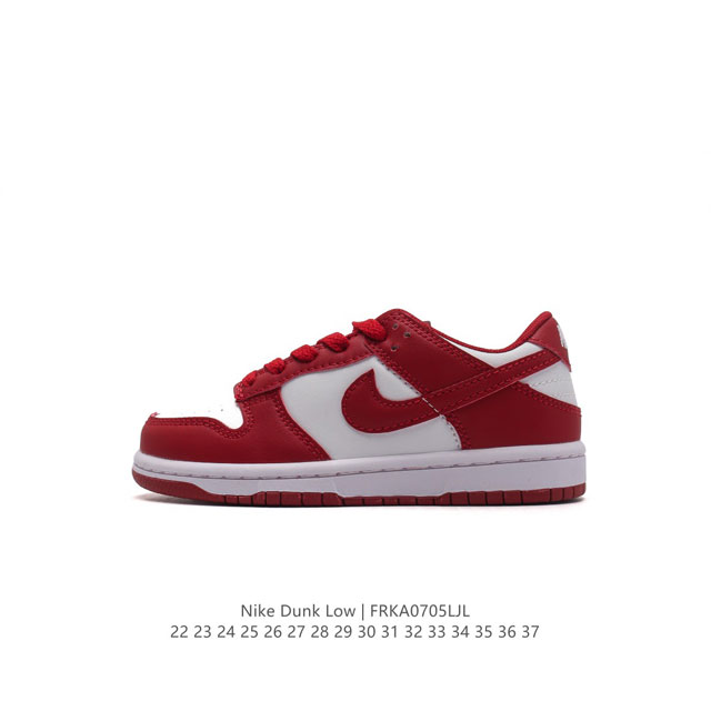 童鞋 耐克 Nike Sb Dunk Low Pro 儿童运动鞋复古板鞋。采用柔软皮革鞋面，经久耐穿，塑就如元年款 Dunk 般的复古质感。鞋头透气孔，搭配鞋口