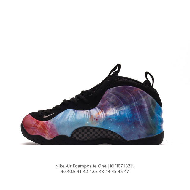 耐克nike Air Foamposite One 时尚运动鞋潮篮球鞋，是一双内场的后卫战靴，97年1月份首期发行，使用foamposite一次成型的喷塑鞋面，