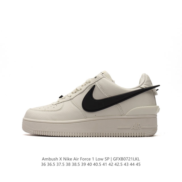 真标 耐克 空军一号 Af1 低帮休闲板鞋 Ambush X Nk Air Force 1'07 Low Sp 空军一号联名标志性的swoosh延伸至鞋跟之外，