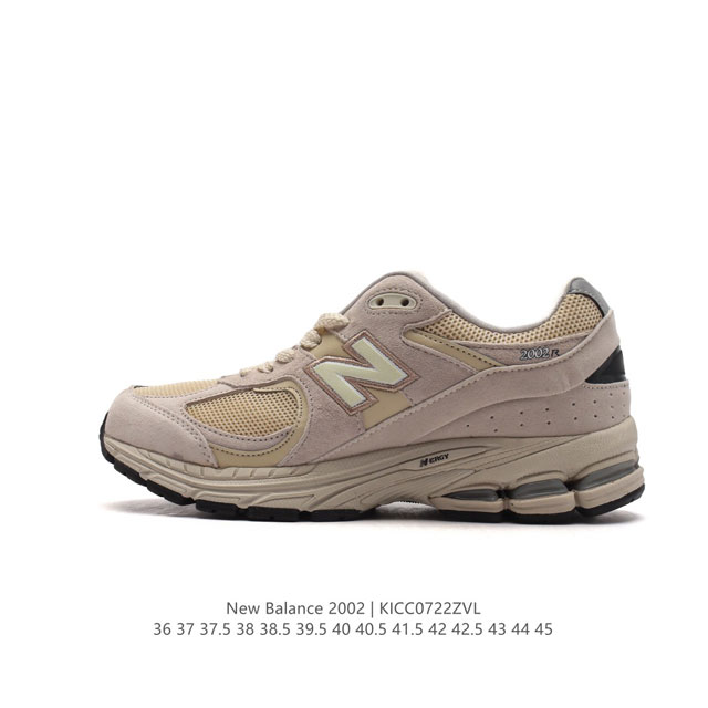 新百伦 New Balance 2002R 跑鞋 男女运动鞋 潮老爹鞋。沿袭了面世之初的经典科技，以 Encap 中底配以升级版 N-Ergy 缓震物料。鞋面则