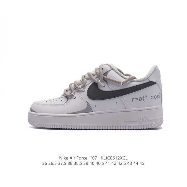 耐克 Nike Air Force 1 '07 空军一号 Af1 解构绑带 双鞋带 男女子运动鞋复古篮球鞋。巧妙结合复古美学和新潮魅力，旨在致敬 40 年来风靡