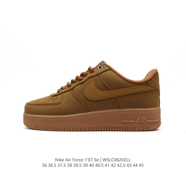 耐克 Nike Air Force 1 '07 Low 空军一号含气垫 低帮百搭厚底增高休闲运动板鞋。柔软、弹性十足的缓震性能和出色的中底设计，横跨复古与现代的