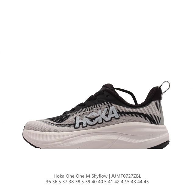 Hoka One One Skyflow 匠心独运的运动跑鞋 厚底增高老爹鞋 Hoka Skyflow 采用了精致的纱架提花鞋面，缔造出一种宛如量身定制般的贴合