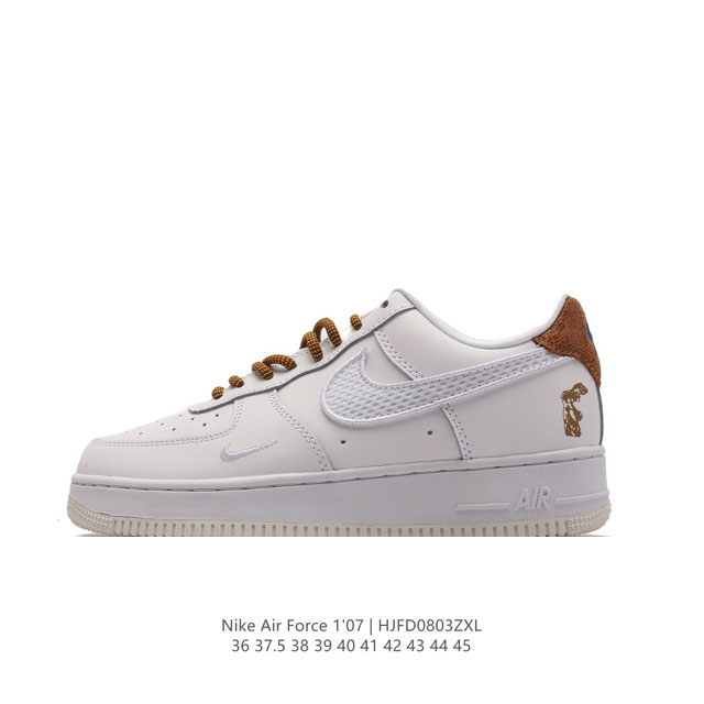 耐克 Nike Air Force 1 '07 Low 空军一号含气垫 低帮百搭厚底增高休闲运动板鞋。柔软、弹性十足的缓震性能和出色的中底设计，横跨复古与现代的