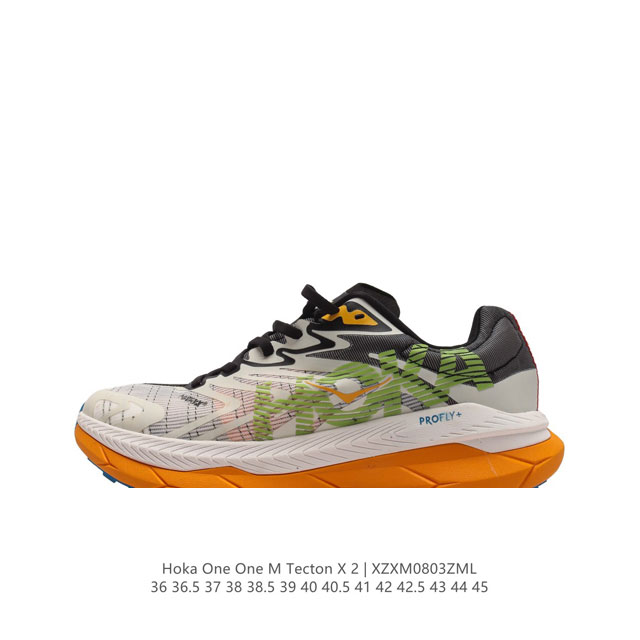 hoka Tecton X 2轻盈系列缓震透气跑鞋 #新系列中底依旧是经典的模压eva材料，同时做到了重量更轻，在重新调教后的全新中底泡棉比上一代更轻盈、更柔软