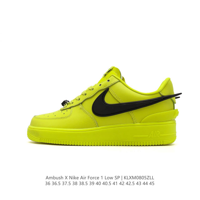 耐克 空军一号 Af1 低帮休闲板鞋 Ambush X Nk Air Force 7 Low Sp 空军一号联名标志性的swoosh延伸至鞋跟之外，鞋舌和鞋垫上